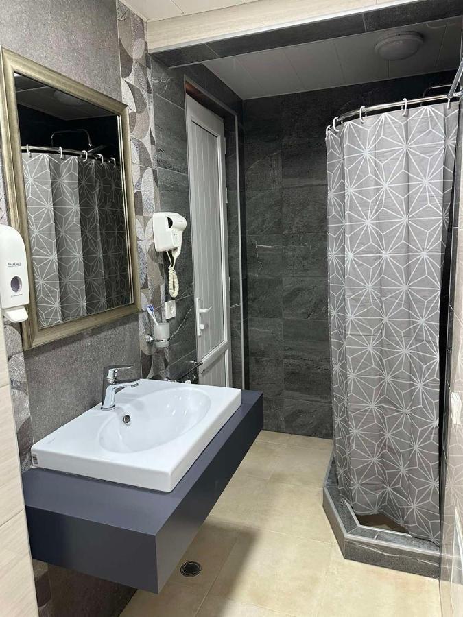 R&R Hotel Yerevan Exterior foto