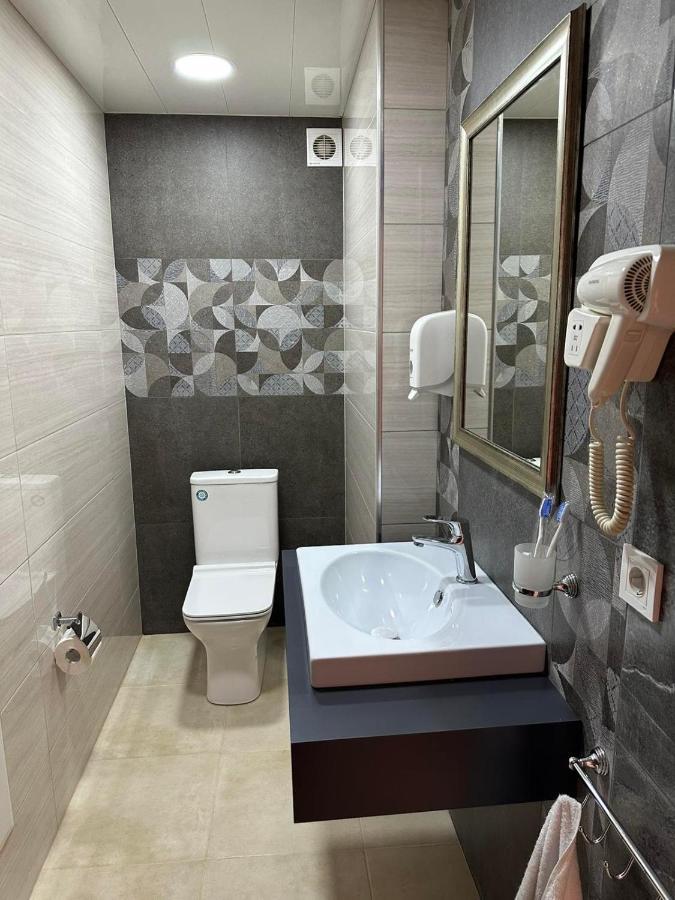 R&R Hotel Yerevan Exterior foto