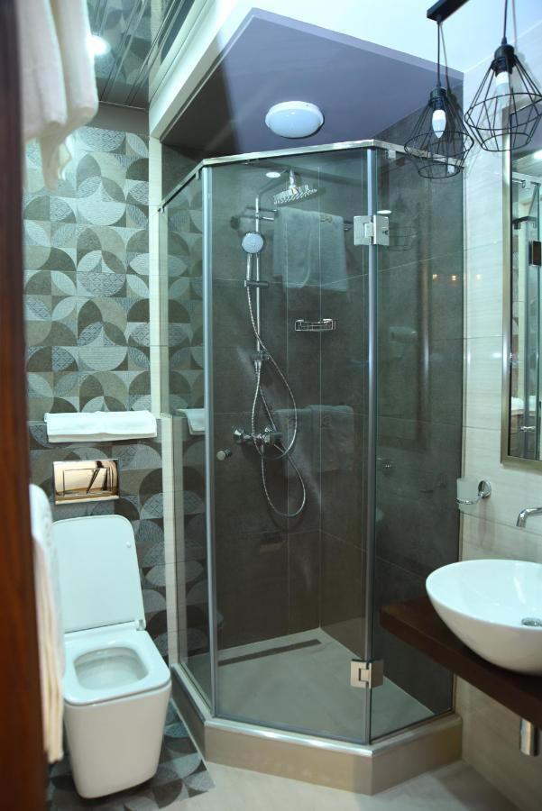 R&R Hotel Yerevan Exterior foto
