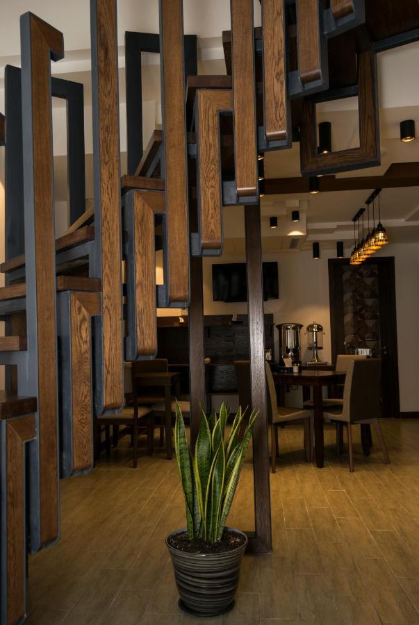 R&R Hotel Yerevan Exterior foto